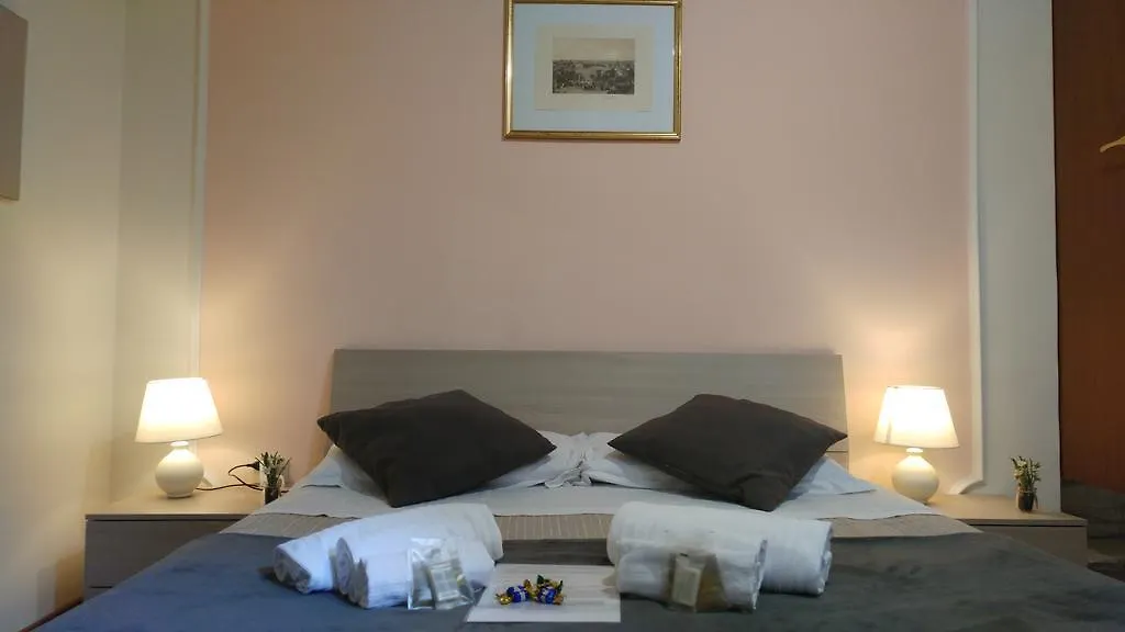 Dreaming Navona Rooms Rome 2*,